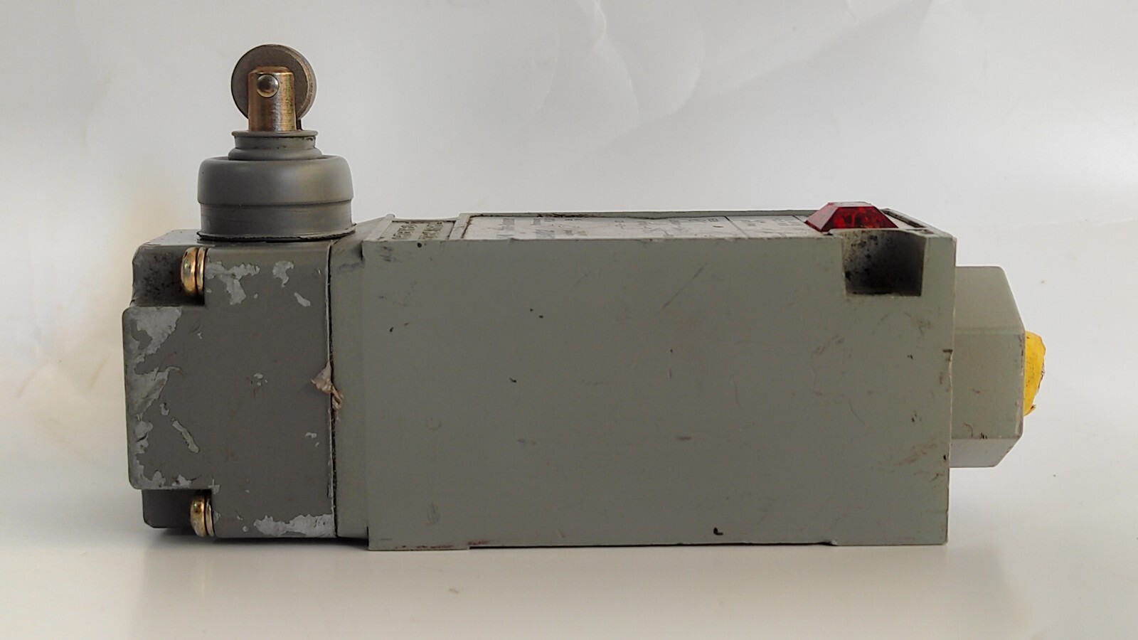 admin/uploads/uploads/Cutler Hammer e50sa6p12 - E50SA6P12 Limit Switch_1.webp